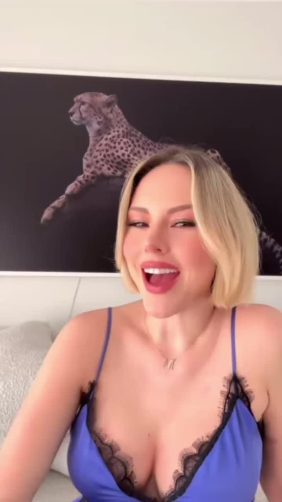 這一激動就晃晃悠悠~歐冠女主持激烈探討自己想要水下照片