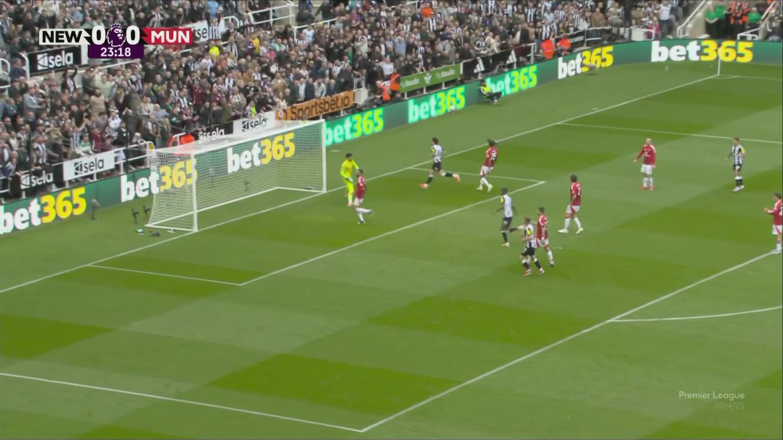 曼聯(lián)落后！伊薩克精彩挑球助攻，托納利凌空抽射破門